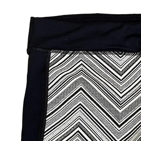 TRINA TURK RECREATION CROP‎ LEGGINGS SIZE L - Picture 5 of 7